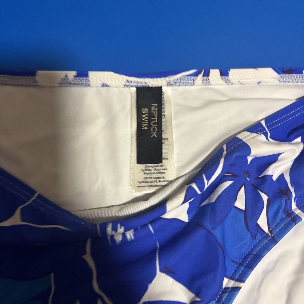Nip Tuck Woman's Swim Bikini Bottoms Size 12 Blue Floral